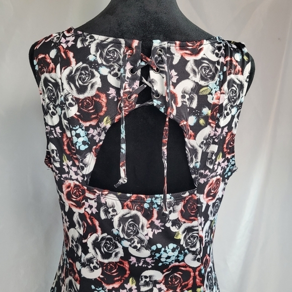 NWT Hot Topic Multicolor Rose & Skull Sleeveless Fit&Flare Lace Up Dress Size L - Picture 6 of 11